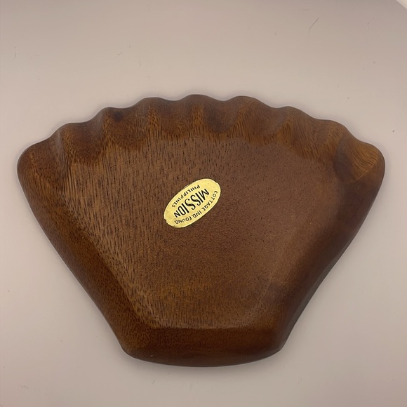 Small Wooden Clam Shell Shaped Dish or Trinket Tray (D) - Picture 3 of 6